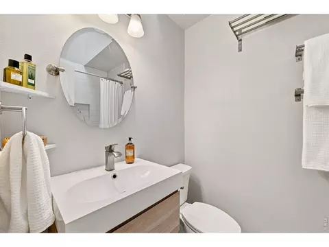 Bath - 2693 Juniper Ave, Boulder, CO 80304 photo 1 of 3