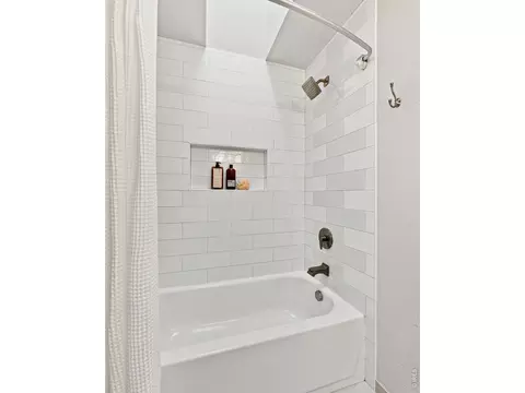 Bath - 2693 Juniper Ave, Boulder, CO 80304 photo 2 of 3