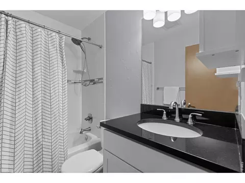 Bath - 1415 Bradley Dr, Boulder, CO 80305 photo 3 of 5