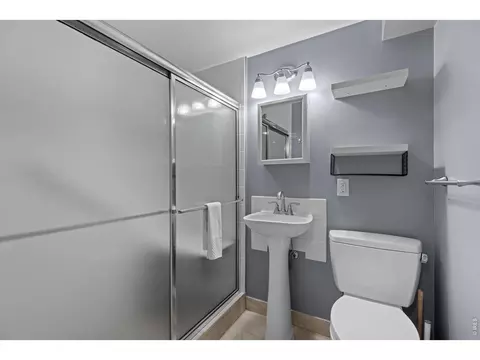 Bath - 1415 Bradley Dr, Boulder, CO 80305 photo 4 of 5