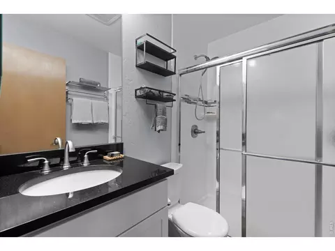 Bath - 1415 Bradley Dr, Boulder, CO 80305 photo 2 of 5