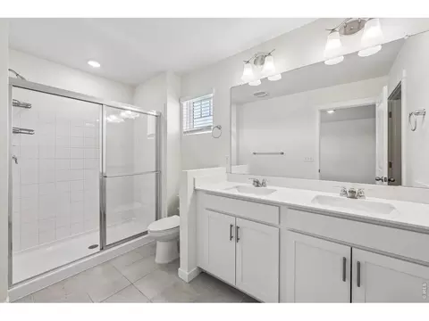 Bath - 21891 E 7th Ave, Aurora, CO 80018 photo 2 of 3