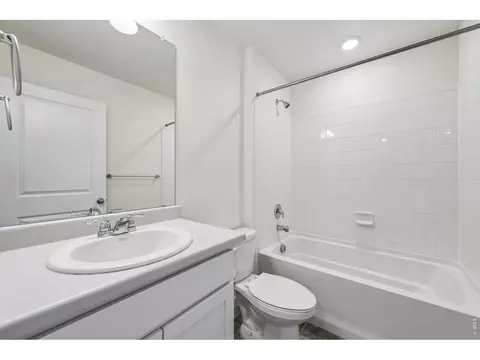 Bath - 21891 E 7th Ave, Aurora, CO 80018 photo 3 of 3
