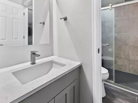 Bath - 1633 18th St #6, Boulder, CO 80302 photo 3 of 3