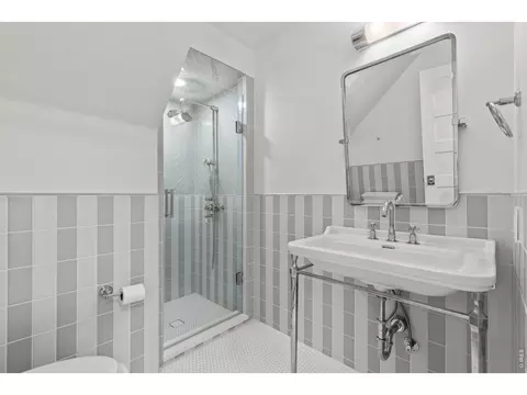 Bath - 1333 Pine St #4, Boulder, CO 80302 photo 1 of 5