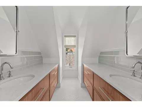 Bath - 1333 Pine St #4, Boulder, CO 80302 photo 2 of 5