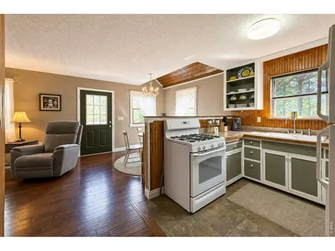 Kitchen - 745 Hickory Dr, Lyons, CO 80540 photo 2 of 4