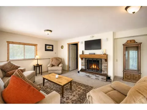 Living - 745 Hickory Dr, Lyons, CO 80540 photo 7 of 8