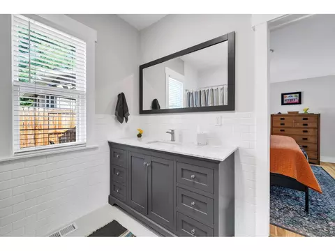 Bath - 624 Maxwell Ave, Boulder, CO 80304 photo 2 of 3