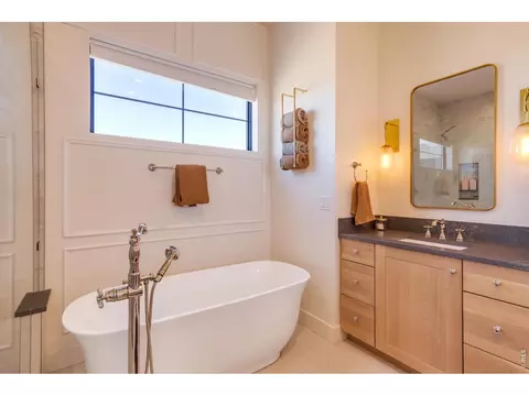 Bath - 32781 Eagleview Dr, Greeley, CO 80631 photo 4 of 8