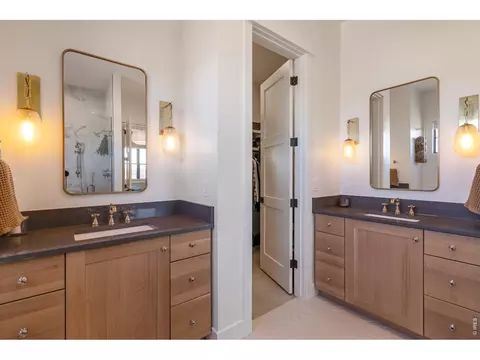 Bath - 32781 Eagleview Dr, Greeley, CO 80631 photo 5 of 8
