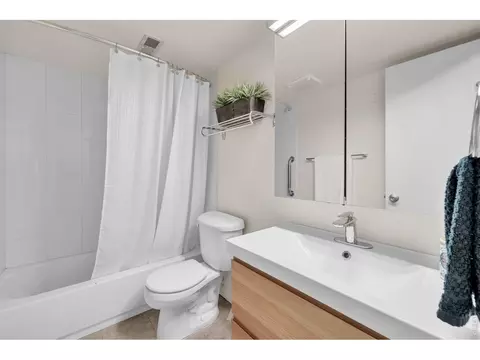 Bath - 790 Poplar Ave, Boulder, CO 80304 photo 3 of 3