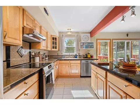 Kitchen - 526 Brook Rd, Boulder, CO 80302 photo 3 of 4