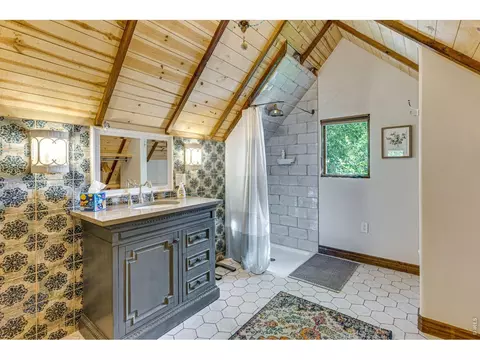 Bath - 548 Mountain Ave, Berthoud, CO 80513 photo 3 of 4