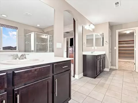 Bath - 2245 Stonefish Dr, Windsor, CO 80550 photo 1 of 2