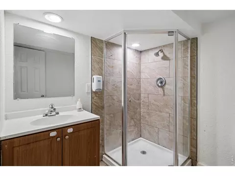 Bath - 1325 Lima St, Aurora, CO 80010 photo 4 of 4