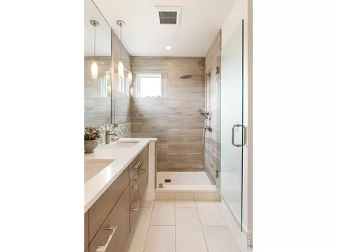 Bath - 370 Arapahoe Ave #C, Boulder, CO 80302 photo 2 of 6