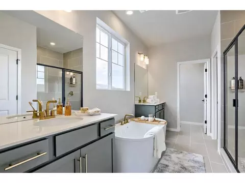 Bath - 185 Buckwheat Ln, Berthoud, CO 80513 photo 4 of 5