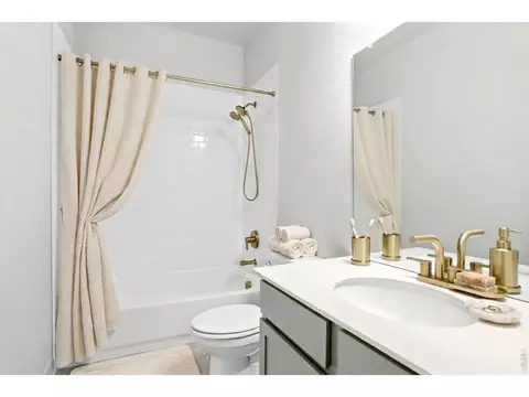 Bath - 185 Buckwheat Ln, Berthoud, CO 80513 photo 1 of 5