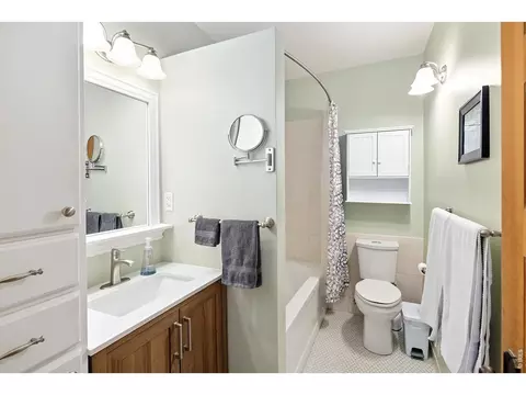 Bath - 611 Cascade Ave, Boulder, CO 80302 photo 1 of 1