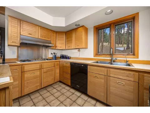 Kitchen - 99 Arroyo Chico, Boulder, CO 80302 photo 2 of 3