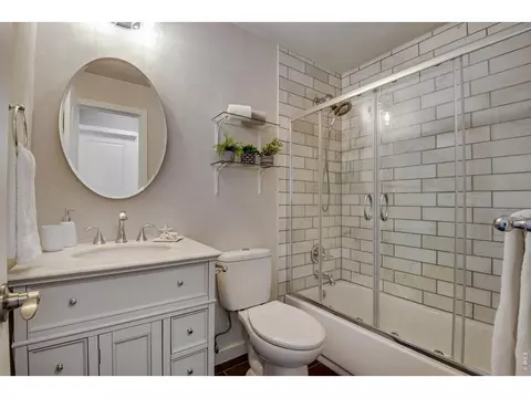 Bath - 7618 Aberdeen Way, Boulder, CO 80301 photo 1 of 3