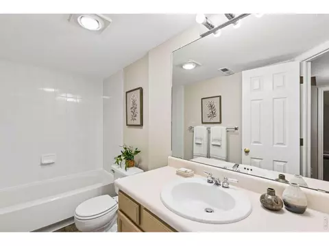 Bath - 3356 Sentinel Dr, Boulder, CO 80301 photo 4 of 4
