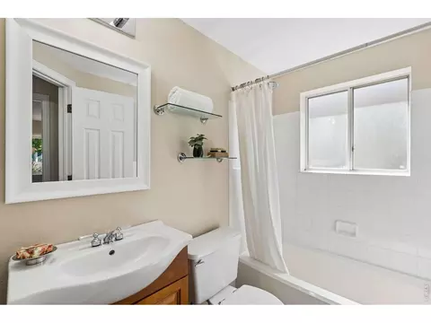 Bath - 3356 Sentinel Dr, Boulder, CO 80301 photo 2 of 4