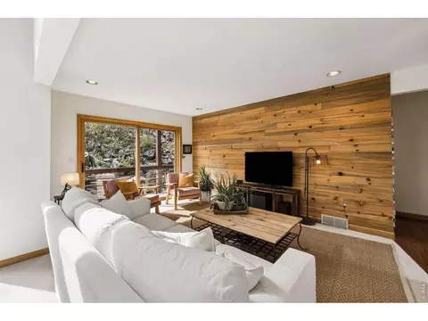 Living - 2626 Crestridge Ct, Boulder, CO 80302 photo 3 of 6
