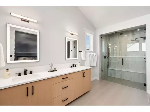 Bath - 2311 Sugarloaf Rd, Berthoud, CO 80513 photo 7 of 11