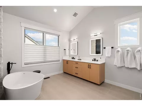 Bath - 2311 Sugarloaf Rd, Berthoud, CO 80513 photo 6 of 11