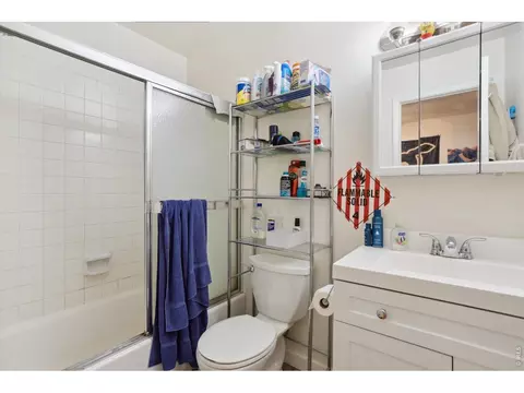 Bath - 2315 Spruce St, Boulder, CO 80302 photo 5 of 6