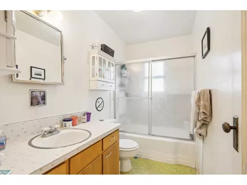 Bath - 2315 Spruce St, Boulder, CO 80302 photo 2 of 6