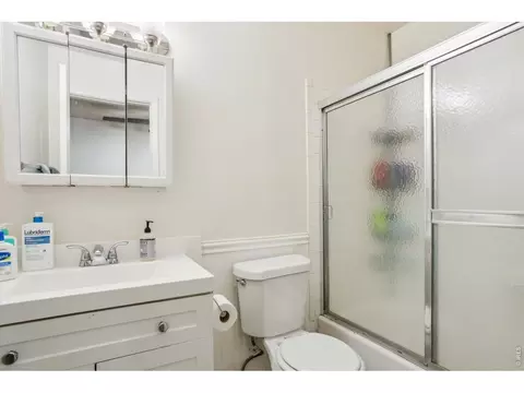 Bath - 2315 Spruce St, Boulder, CO 80302 photo 3 of 6