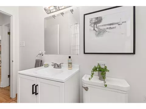 Bath - 2328 Walnut St, Boulder, CO 80302 photo 2 of 2