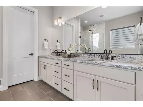 Bath - 3043 Newfound Lake Rd, Berthoud, CO 80513 photo 2 of 3