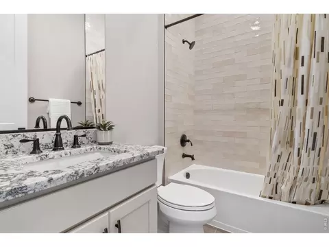 Bath - 3043 Newfound Lake Rd, Berthoud, CO 80513 photo 3 of 3