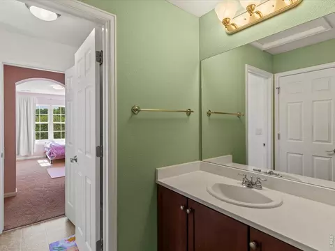 Bath - 2215 Creekside Dr, Longmont, CO 80504 photo 4 of 5