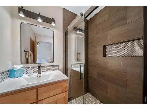 Bath - 621 1st Ave, Lyons, CO 80540 photo 3 of 3