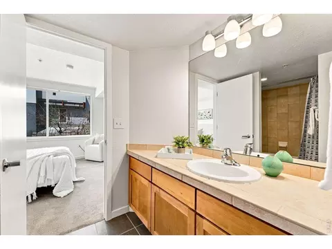 Bath - 2830 E College Ave #306, Boulder, CO 80303 photo 2 of 4