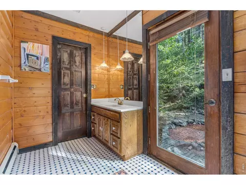 Bath - 459 Streamside Dr, Glen Haven, CO 80532 photo 3 of 5