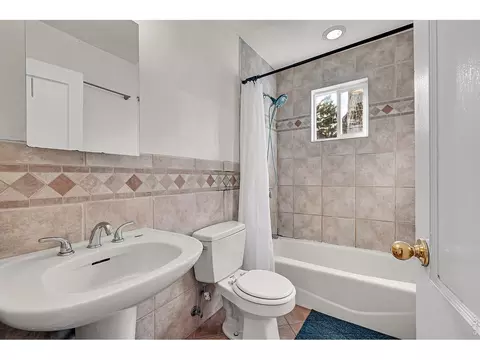 Bath - 1850 Iris Ave, Boulder, CO 80304 photo 3 of 3