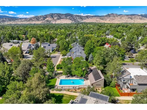 View/Area - 2710 Winding Trail Dr, Boulder, CO 80304 photo 2 of 10