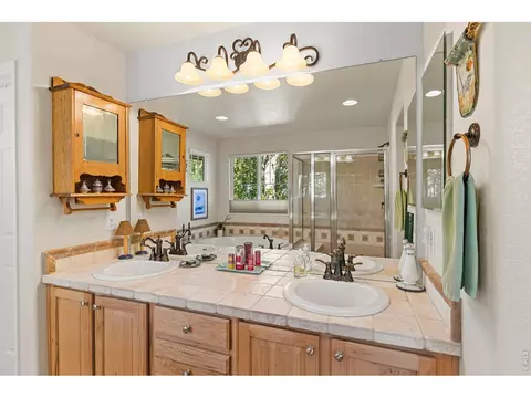 Bath - 122 Peregrine Ln, Lyons, CO 80540 photo 2 of 3