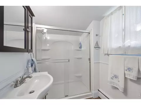 Bath - 29 Walnut St, Windsor, CO 80550 photo 3 of 3