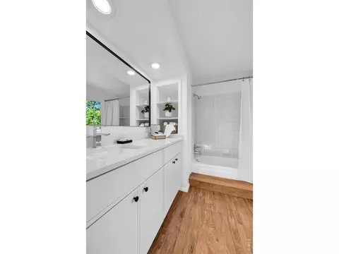 Bath - 4744 Kellogg Cir, Boulder, CO 80303 photo 2 of 5
