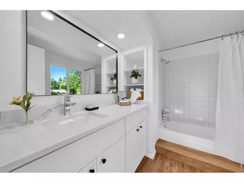 Bath - 4744 Kellogg Cir, Boulder, CO 80303 photo 3 of 5