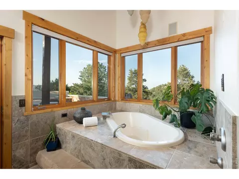 Bath - 1530 Timber Ln, Boulder, CO 80304 photo 2 of 4