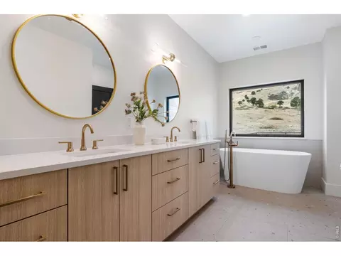 Bath - 5354 2nd St, Boulder, CO 80304 photo 1 of 4