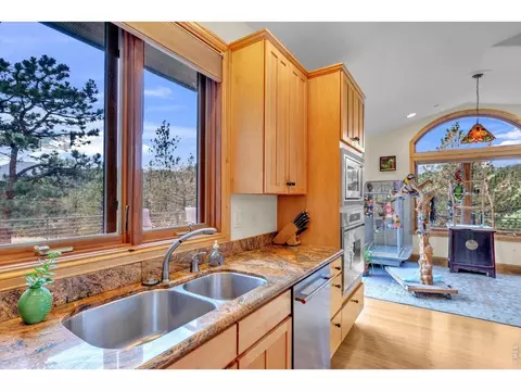Kitchen - 165 Bison Dr, Boulder, CO 80302 photo 5 of 7